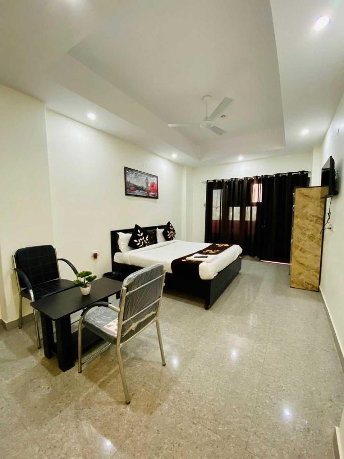 Hotel O K R Resdiancy Near Botanic Garden Of Indian Republic Noida Exterior foto